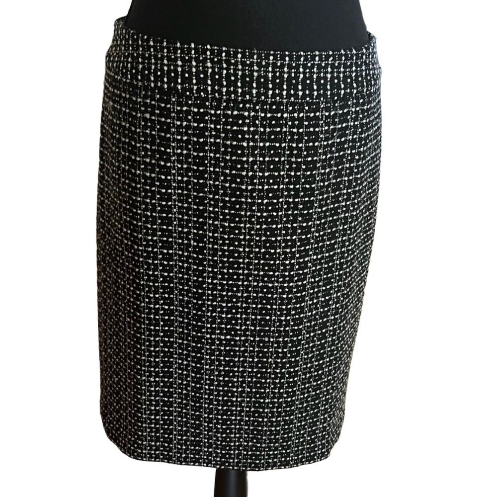 Ann Taylor black & white tweed pencil skirt size 6.